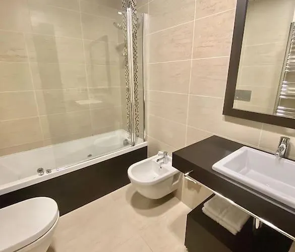 Apartment Piso De Lujo Con Piscina Y Gym, A 2min De La Playa A Coruna